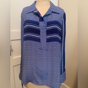 Tyler Boe 100% Silk Top Navy Print size Small relaxed fit